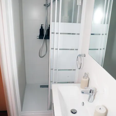 Eiffel Tour Cosy Chesterfield * Paris