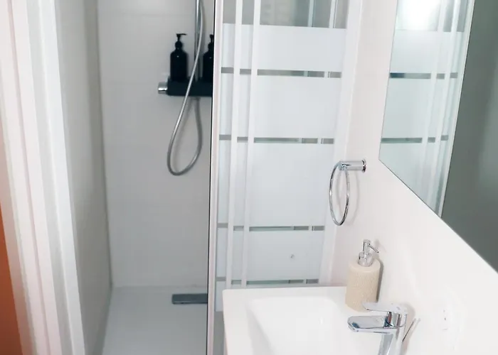 Eiffel Tour Cosy Chesterfield * Paris