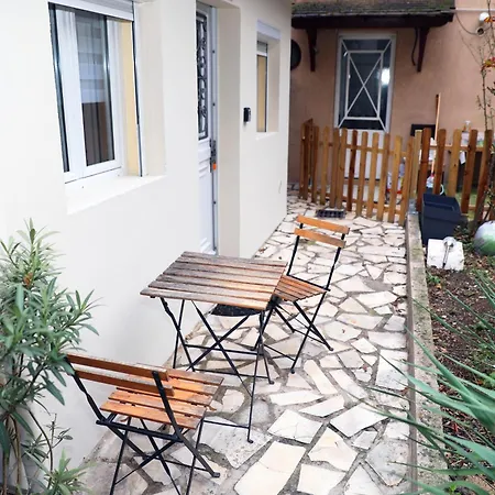 Eiffel Tour Cosy Chesterfield