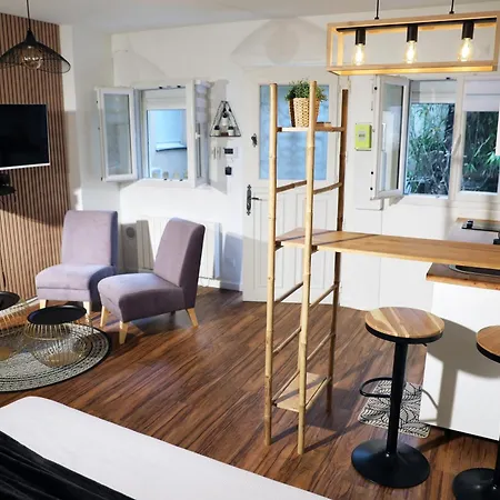 Appartement Eiffel Tour Cosy Chesterfield Parijs